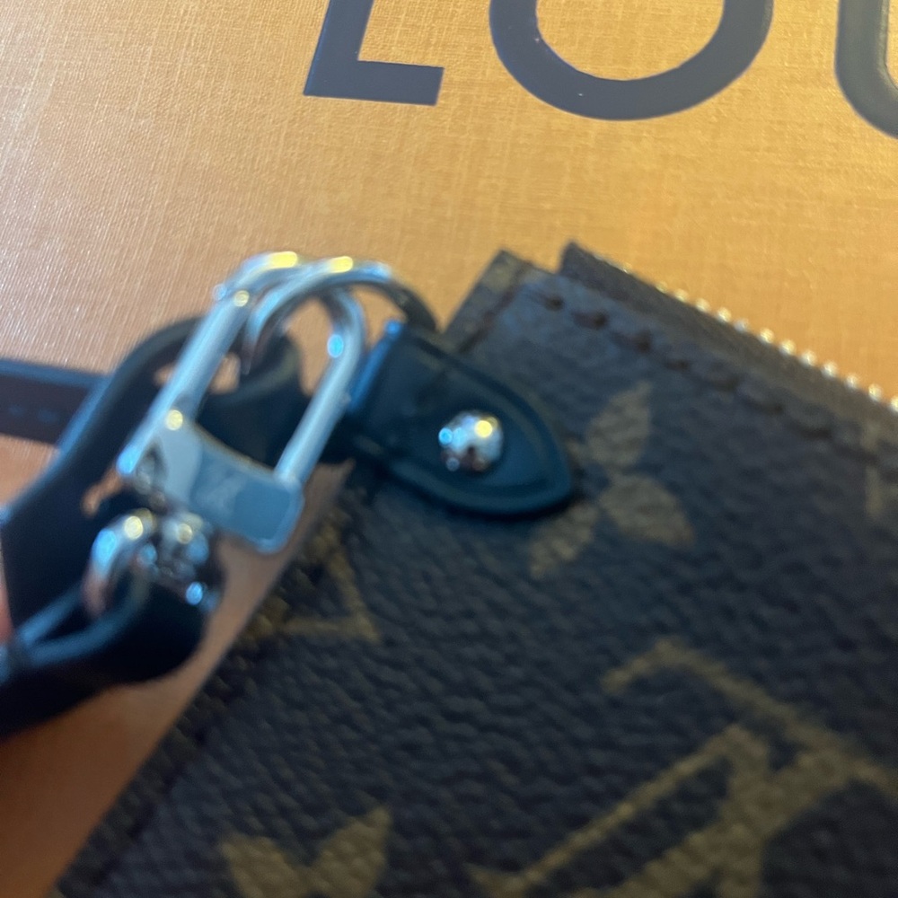 LV pouchette clutch - Picture 4 of 15